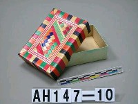 藏品(盒子（紙盒貼麥桿製）)的圖片